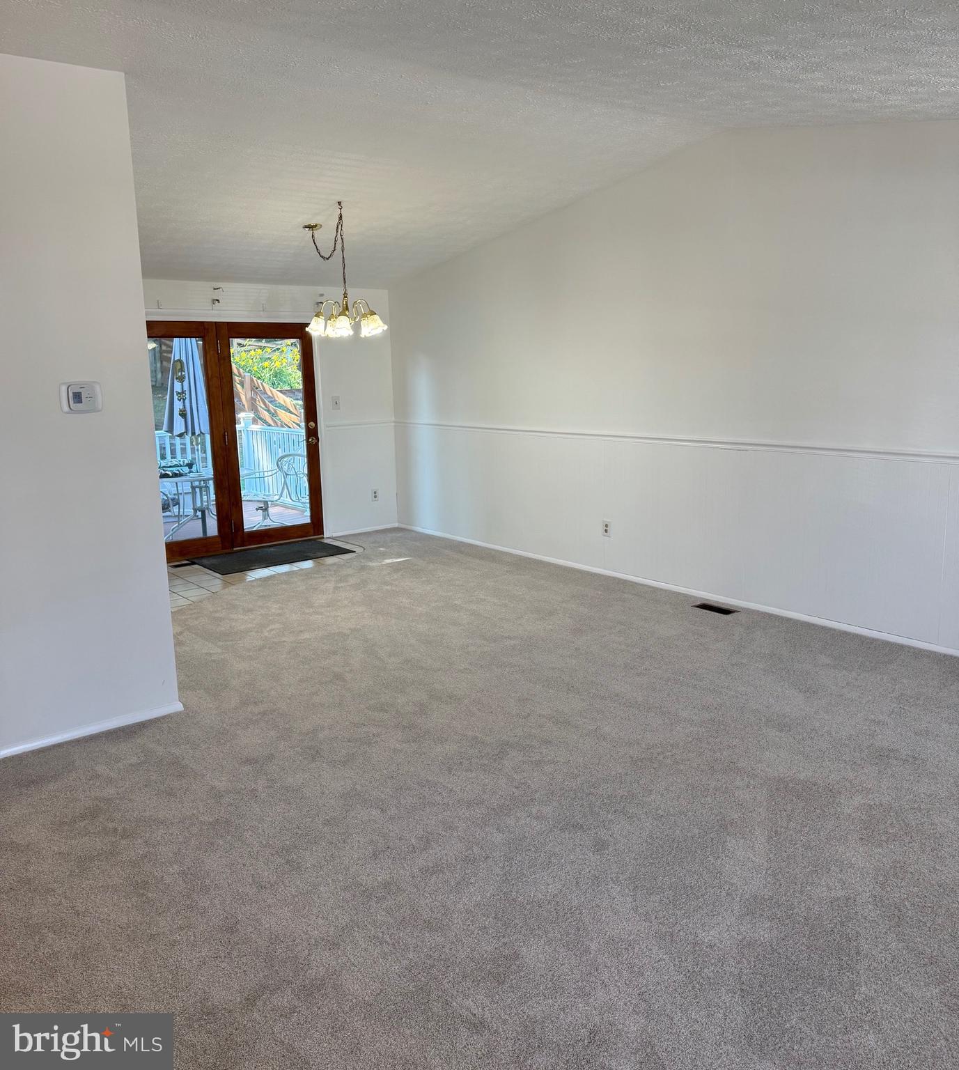 540 Fuselage Avenue Baltimore, MD 21221 - Photo 2 of 17 Living Room