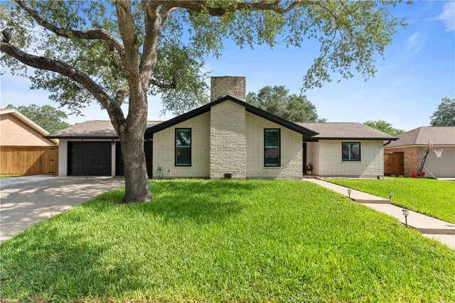 $309,000 | 1413 Alta Vista Avenue, Alice, TX 78332