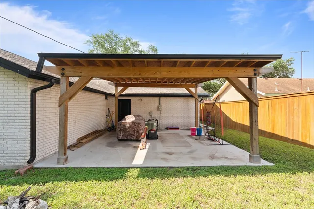 $309,000 | 1413 Alta Vista Avenue, Alice, TX 78332