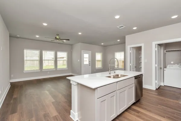 $2,575 | 10523 Moon Valley Lane, Rosharon, TX 77583