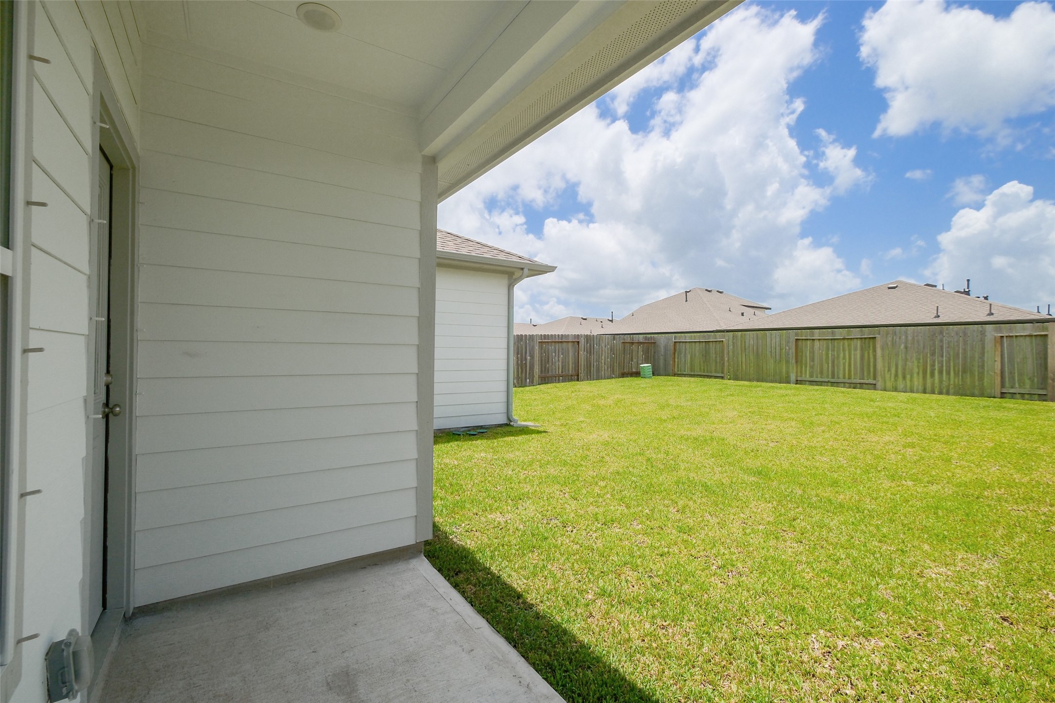 10523 Moon Valley Lane Rosharon, TX 77583 - Photo 7 of 24 a view of swimming pool