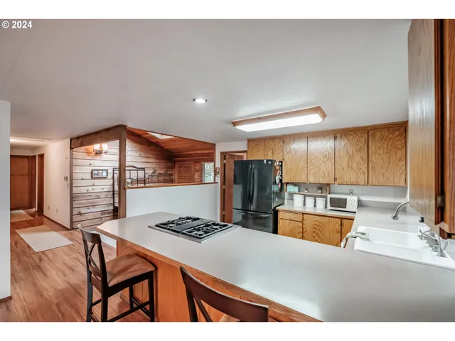 $1,290,000 | 110 Northeast Thousand Oak Drive, Corvallis, OR 97330