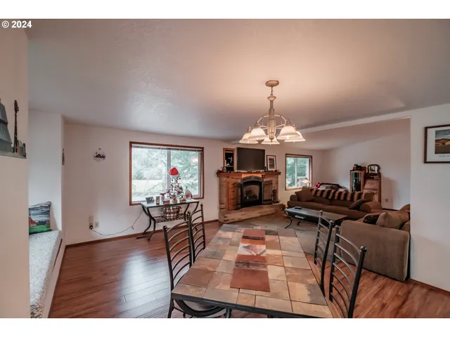 $1,290,000 | 110 Northeast Thousand Oak Drive, Corvallis, OR 97330