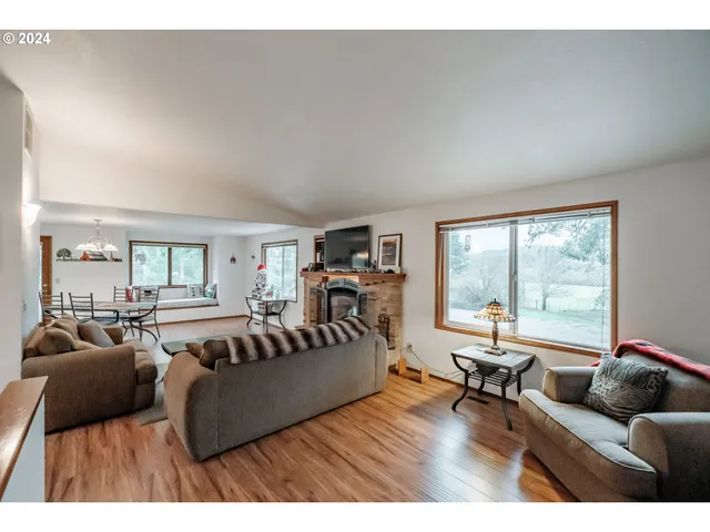 $1,290,000 | 110 Northeast Thousand Oak Drive, Corvallis, OR 97330