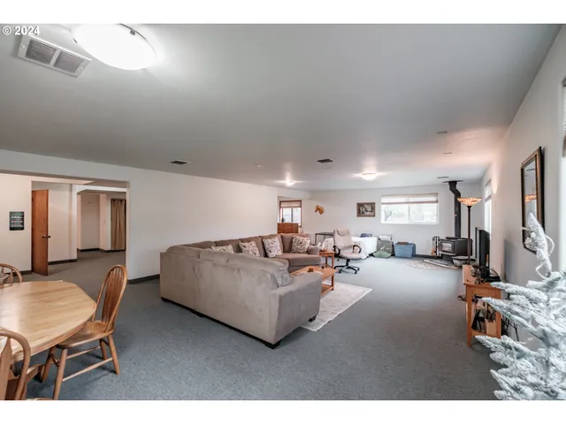 $1,290,000 | 110 Northeast Thousand Oak Drive, Corvallis, OR 97330