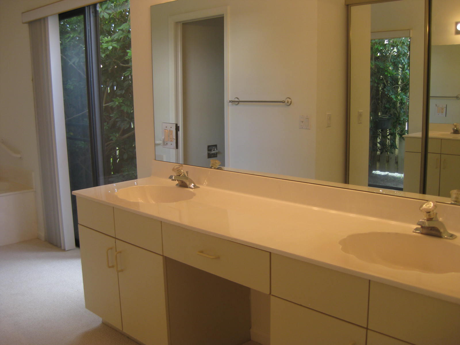 20713 Waters Edge Court Boca Raton, FL 33498 - Photo 14 of 29 20713 WATERS EDGE CT (40)