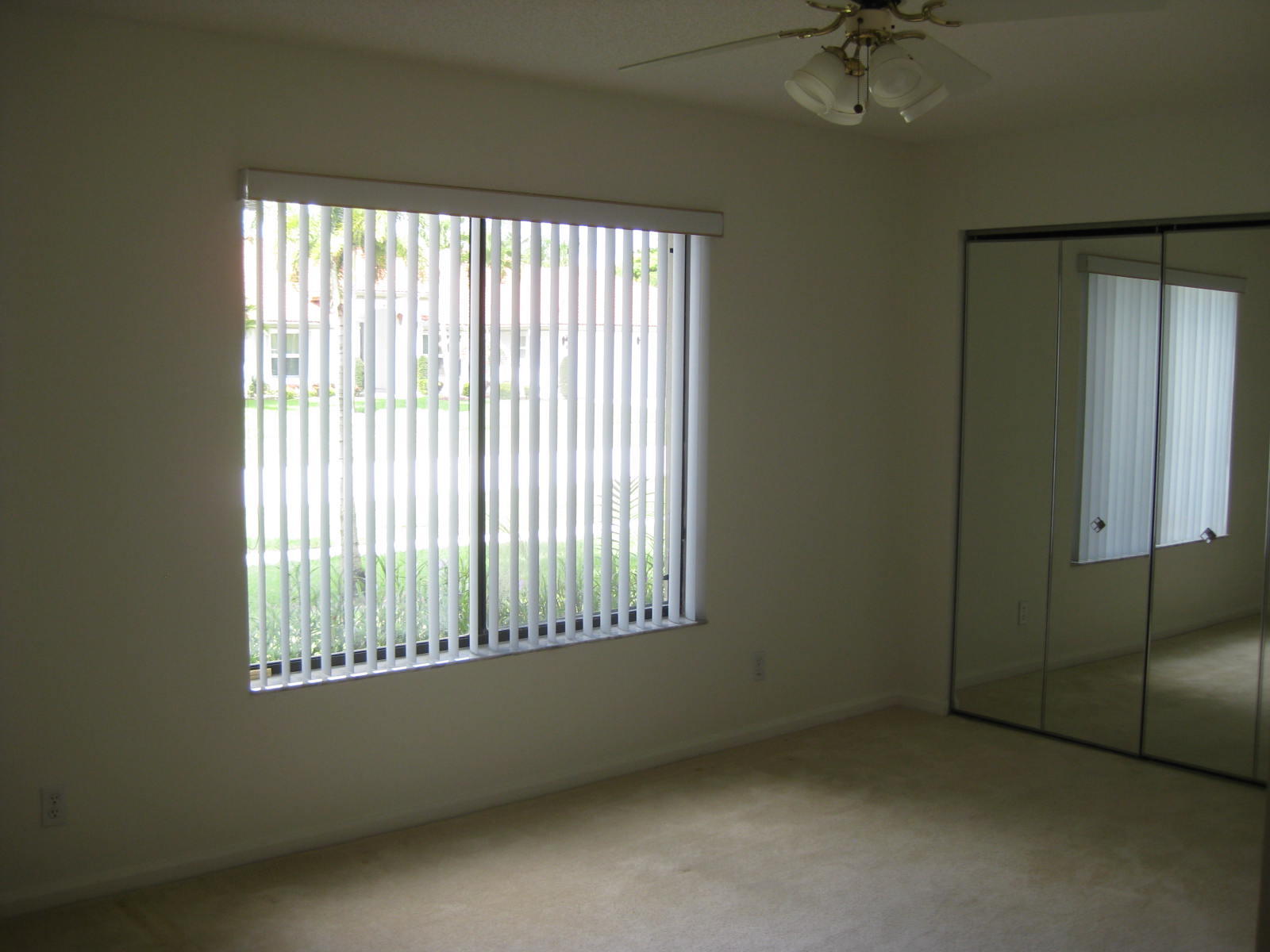 20713 Waters Edge Court Boca Raton, FL 33498 - Photo 18 of 29 20713 WATERS EDGE CT (46)