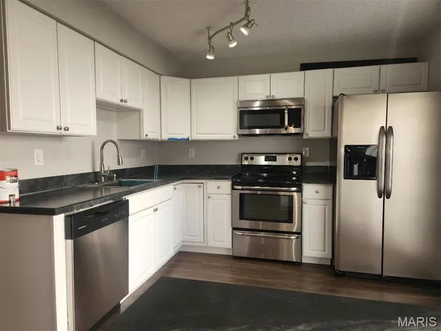 $1,600 | 2408 Hidden Meadow Lane, Ballwin, MO 63021