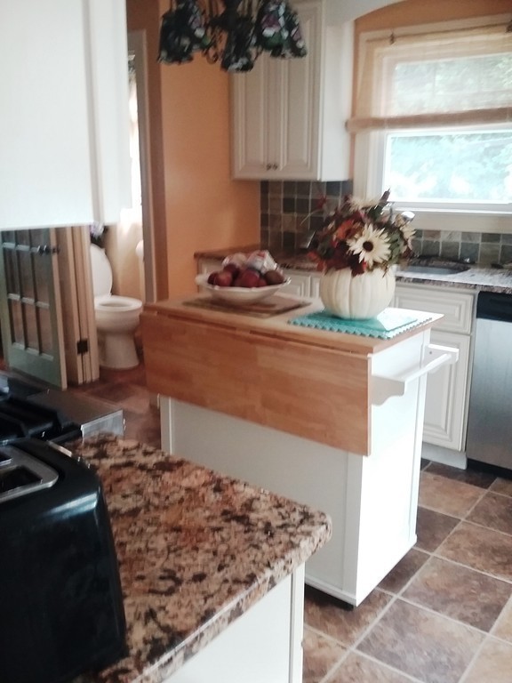 27 Lancaster Street Springfield, MA 01118 - Photo 11 of 17
