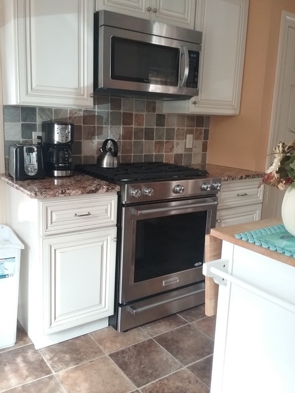 27 Lancaster Street Springfield, MA 01118 - Photo 12 of 17
