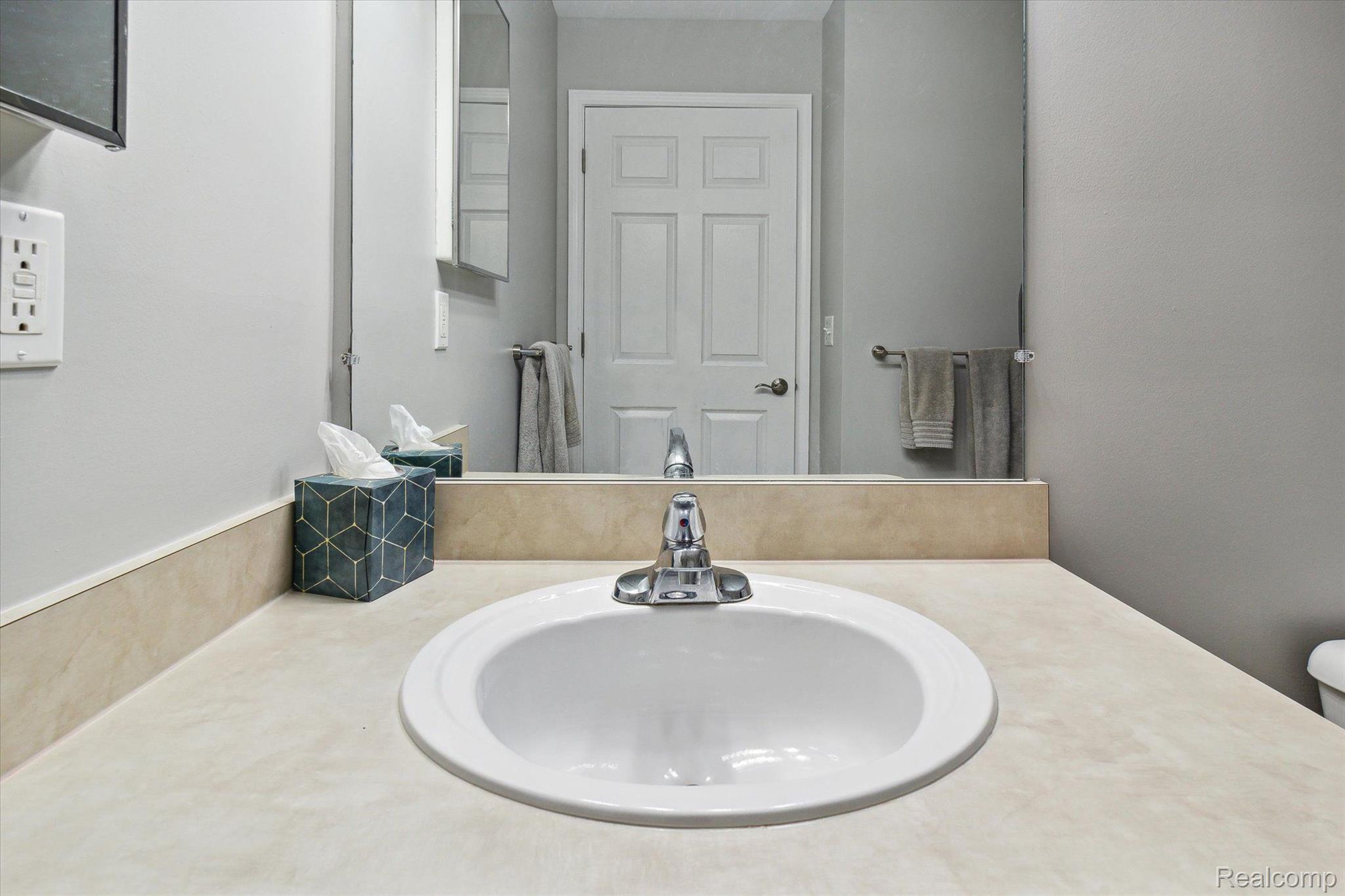 1658 Deepwood Circle Rochester, MI 48307 - Photo 29 of 42 Gallery Image 29