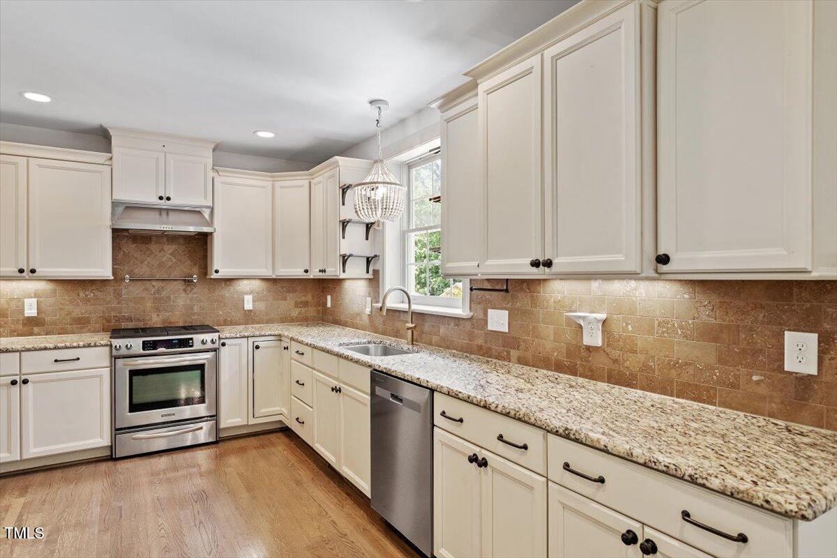 124 Lord Ashley Road Raleigh, NC 27610 - Photo 12 of 32 kitchen