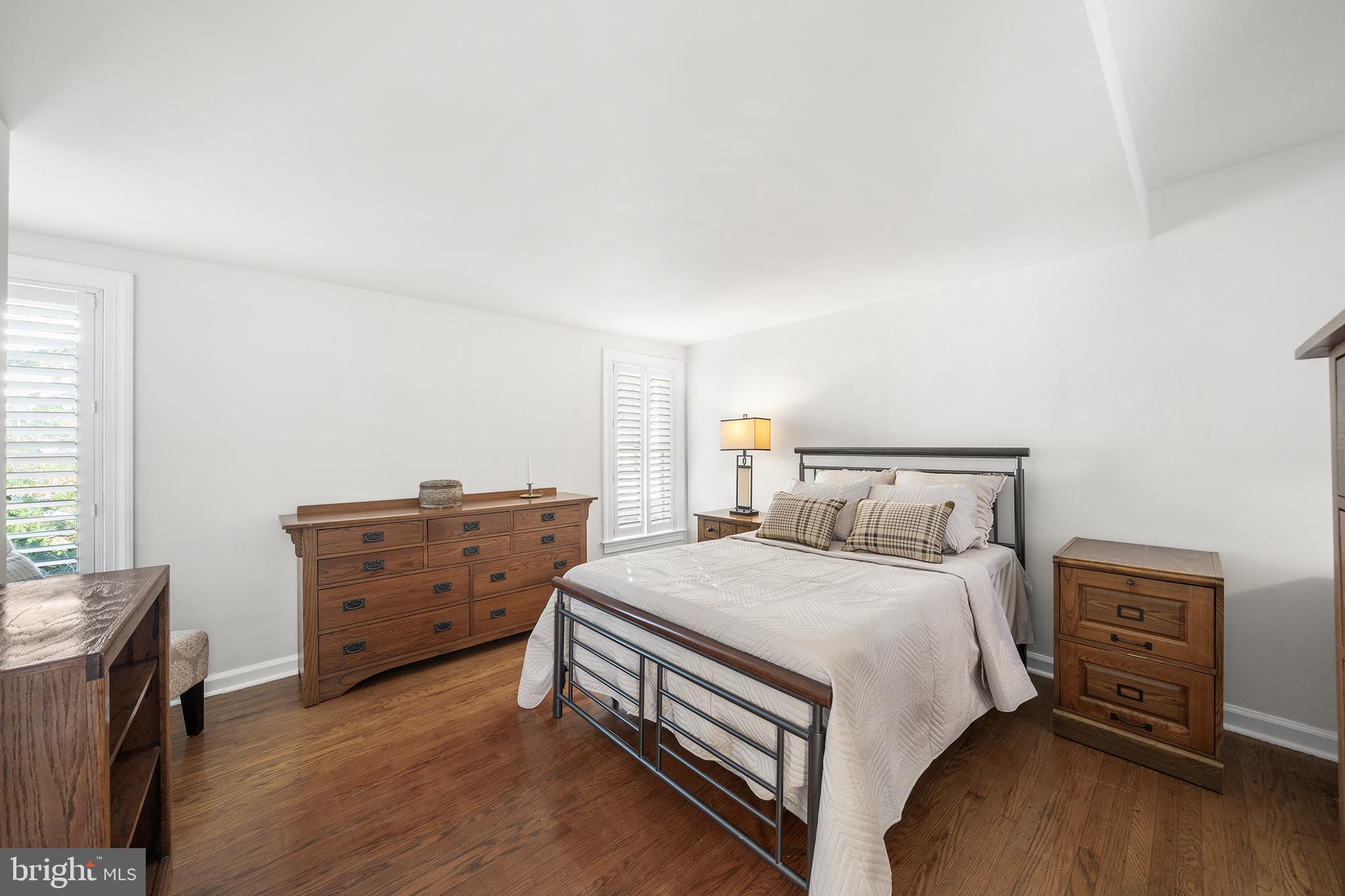 4 Rainey Court Philadelphia, PA 19103 - Photo 23 of 35 Bright and inviting bedroom retreat.