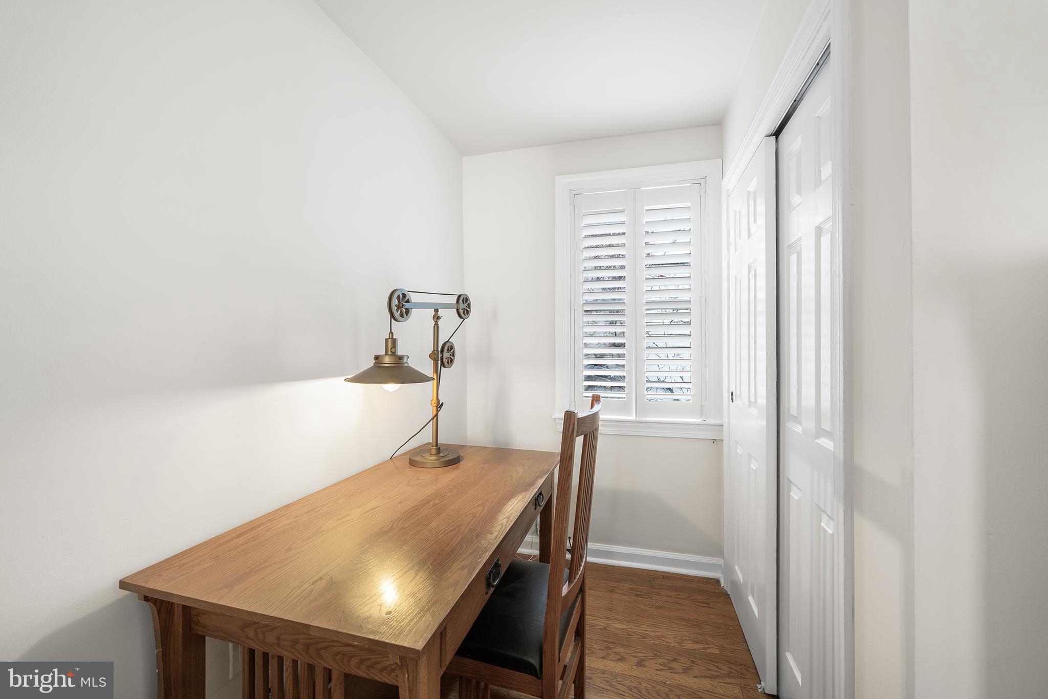 4 Rainey Court Philadelphia, PA 19103 - Photo 33 of 35 Cozy workspace with natural light.