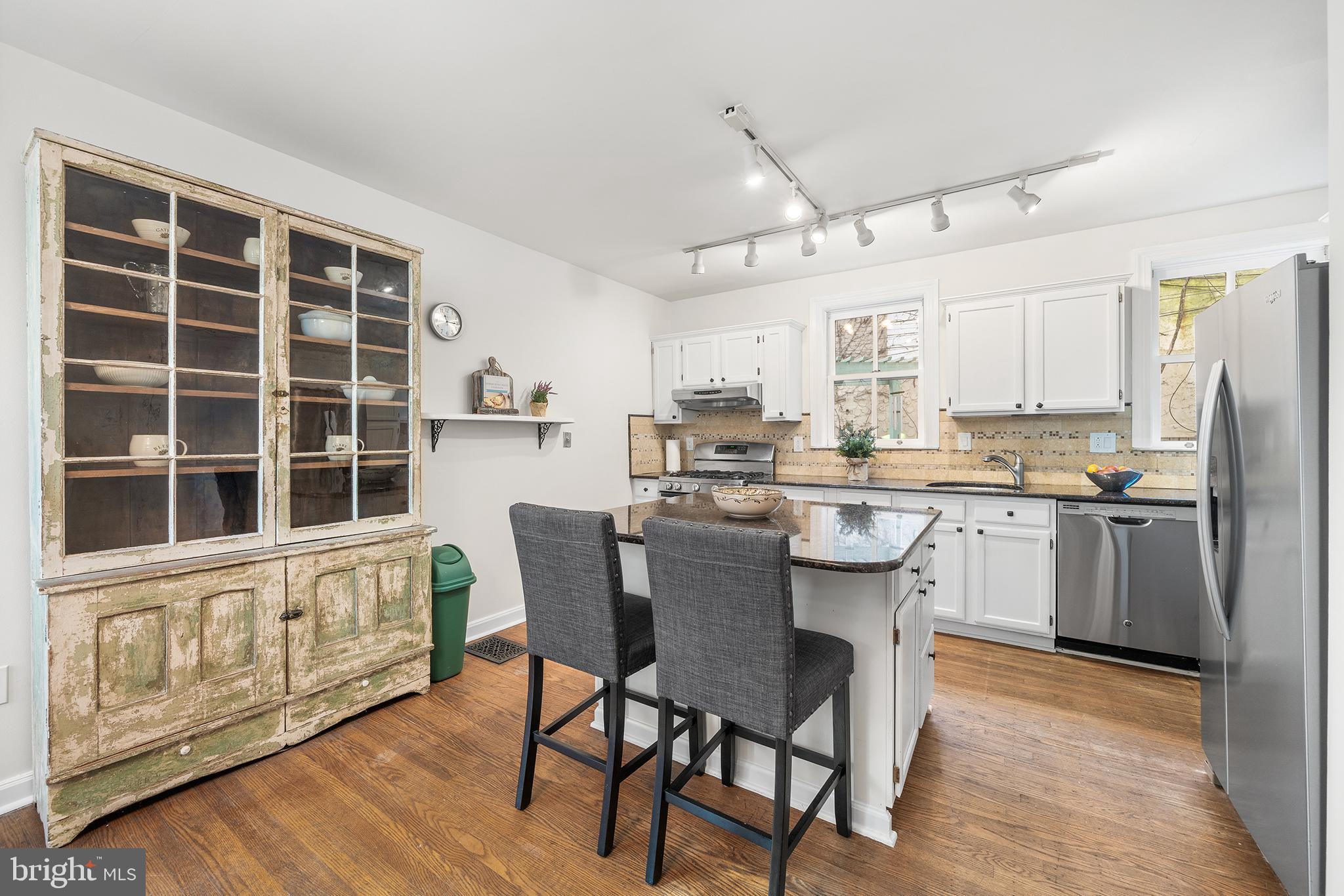 4 Rainey Court Philadelphia, PA 19103 - Photo 7 of 35 Spacious kitchen with vintage accents.