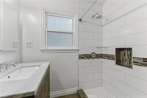 $949,900 | 6530 Denmead Street, Lakewood, CA 90713