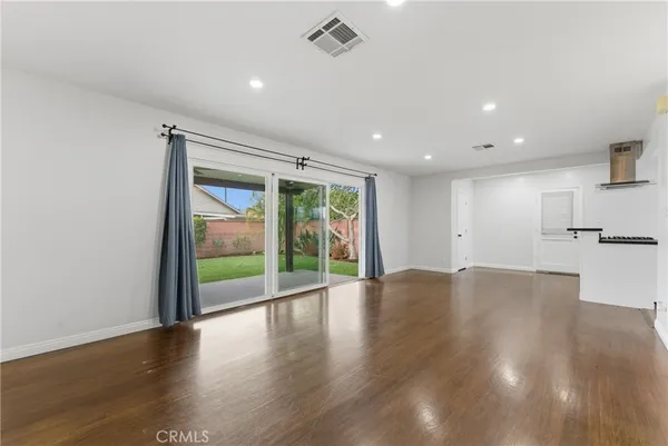 $949,900 | 6530 Denmead Street, Lakewood, CA 90713