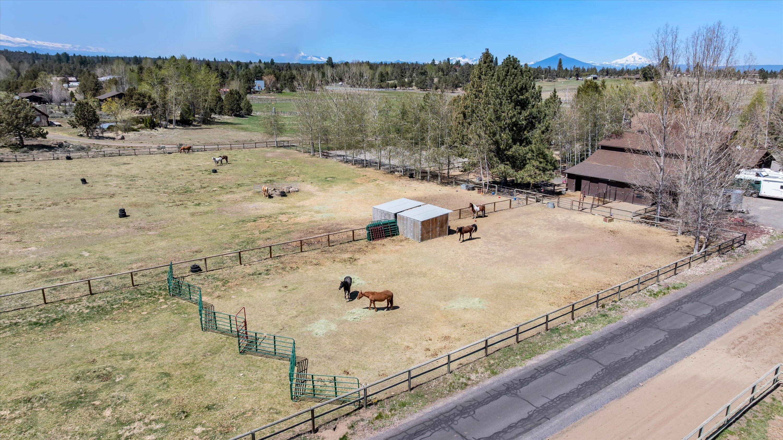 18575 Couch Market Road Bend, OR 97703 - Photo 57 of 93 88-250430_JILLROSELL-15