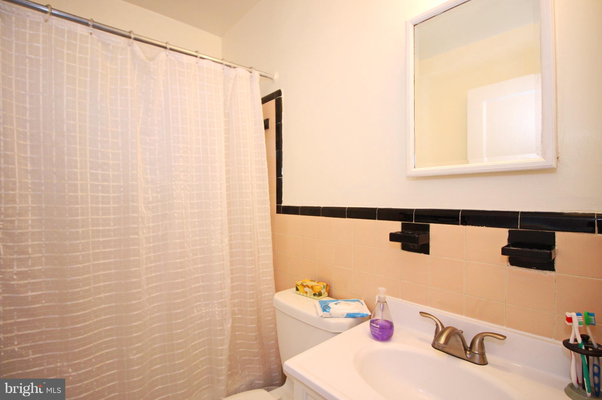 8555 11th Avenue Silver Spring, MD 20903 - Photo 12 of 16 Bath