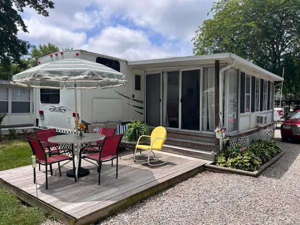$34,900 | 10001 Goodall Road, Unit 165, Durand, MI 48429