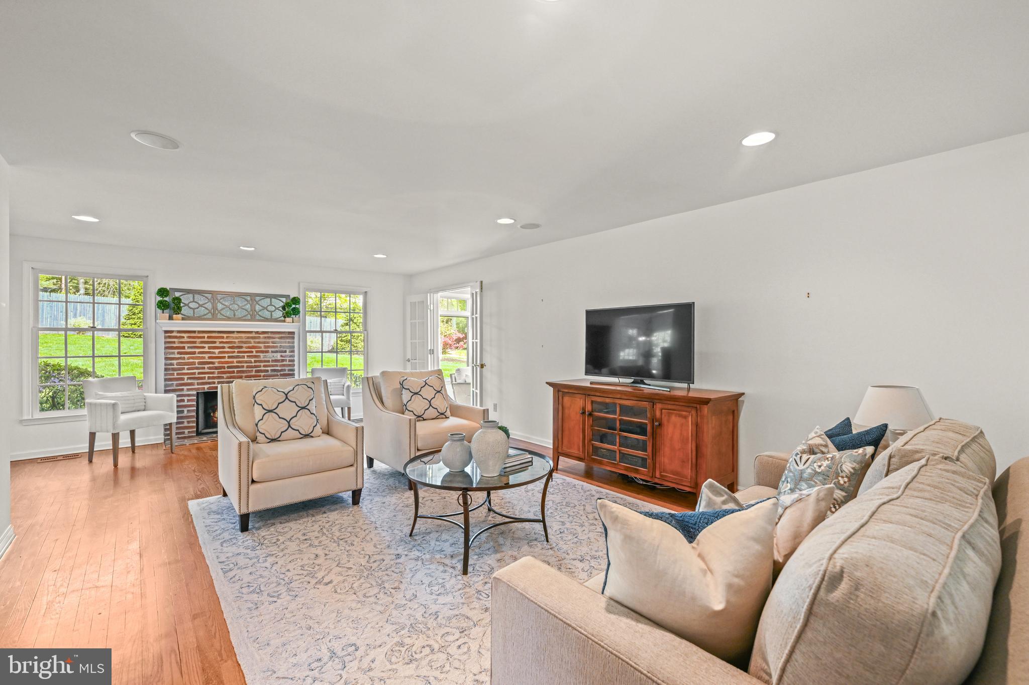977 Ivycroft Road Wayne, PA 19087 - Photo 17 of 38 a living room with furniture and a window