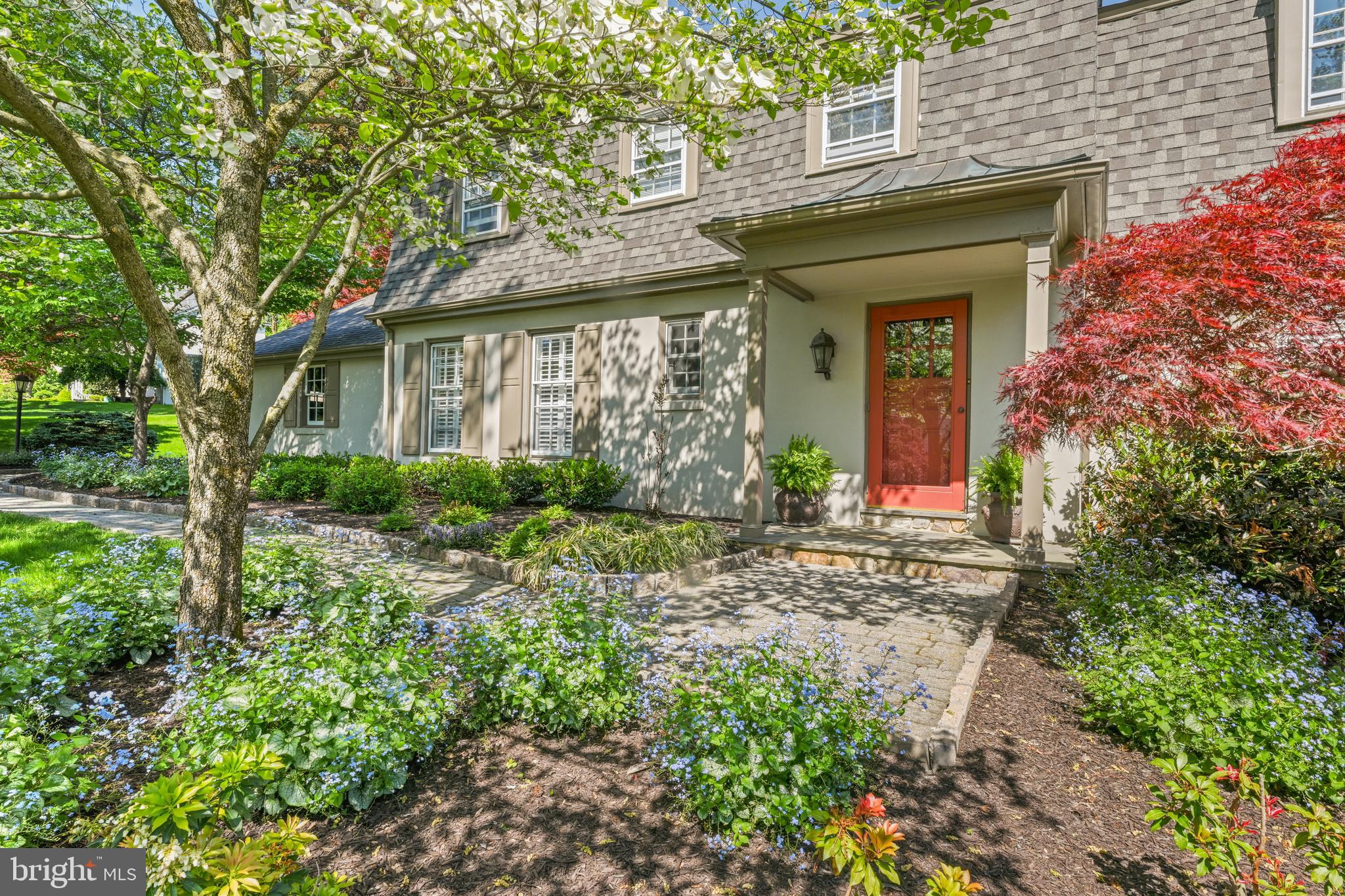 977 Ivycroft Road Wayne, PA 19087 - Photo 4 of 38 a front view of a house with garden