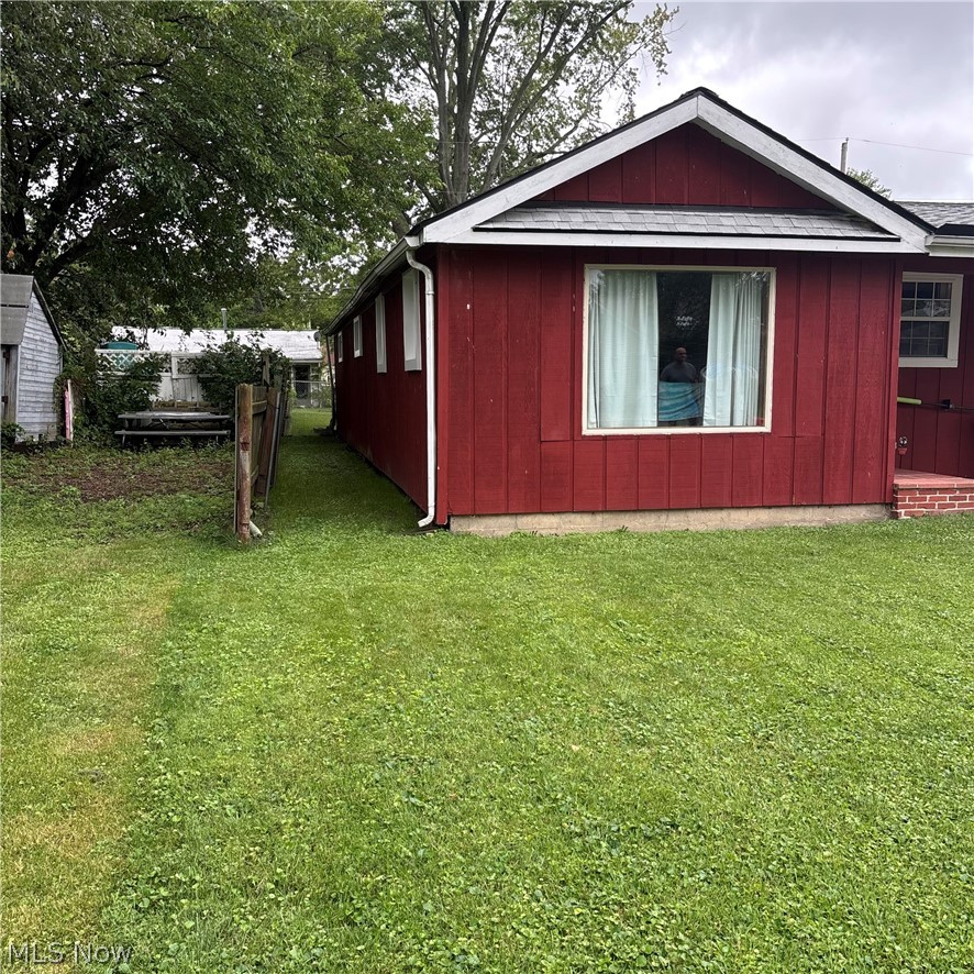 280 Erie Road Vermilion, OH 44089 - Photo 3 of 21 Red-sided cottage with a gable roofline and white trim