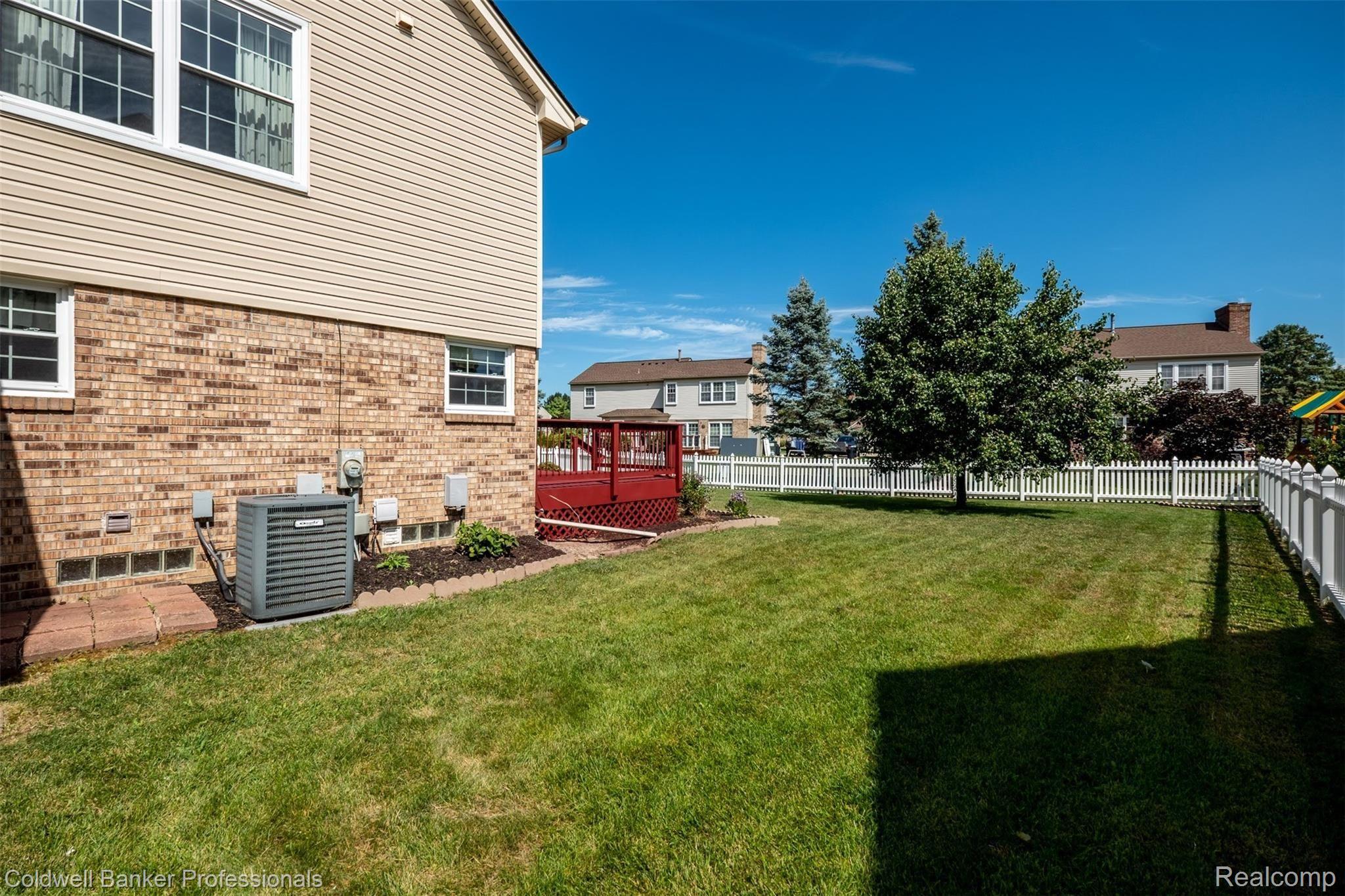 45686 Radnor Road Canton, MI 48187 - Photo 22 of 22 45686 Radnor Rd (47 of 47).jpg