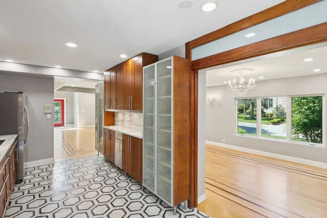 $969,990 | 6857 North Knox Avenue, Lincolnwood, IL 60712