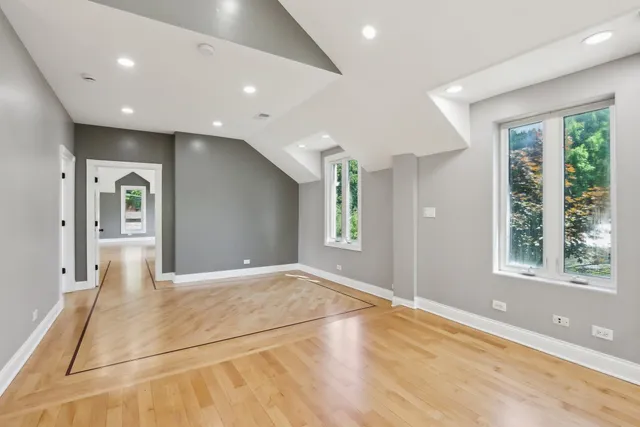 $969,990 | 6857 North Knox Avenue, Lincolnwood, IL 60712