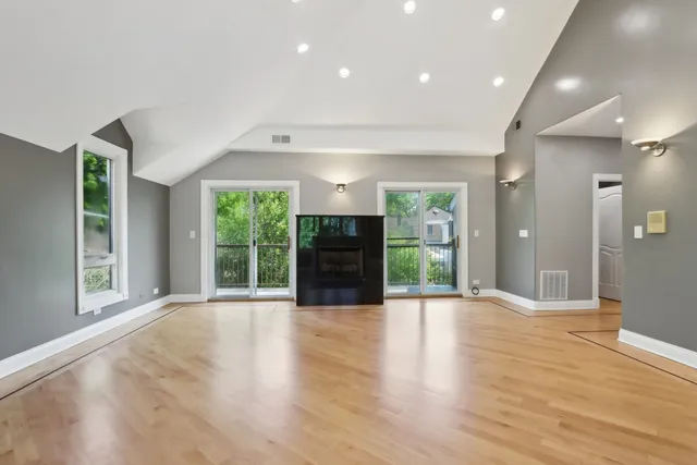 $969,990 | 6857 North Knox Avenue, Lincolnwood, IL 60712