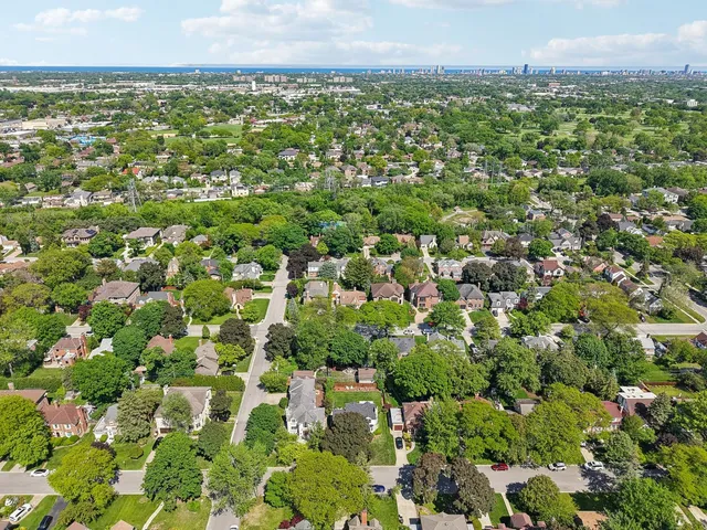 $969,990 | 6857 North Knox Avenue, Lincolnwood, IL 60712