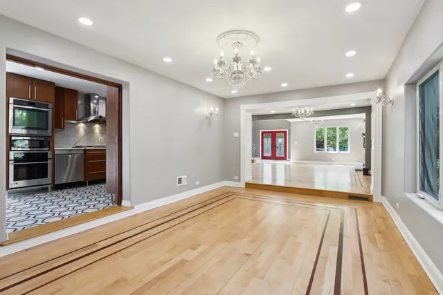 $969,990 | 6857 North Knox Avenue, Lincolnwood, IL 60712