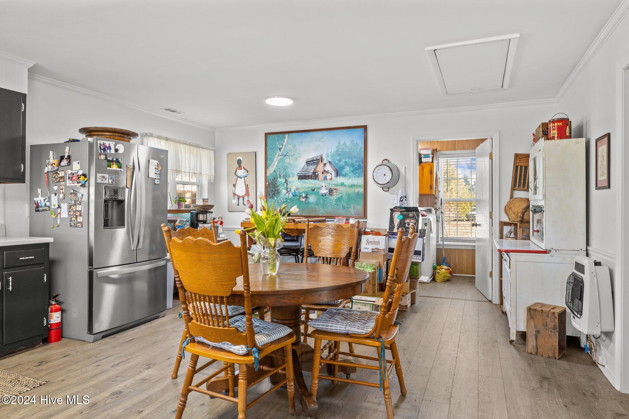 157 Arthur Road Beaufort, NC 28516 - Photo 15 of 48 Kitchen with Eat-in area