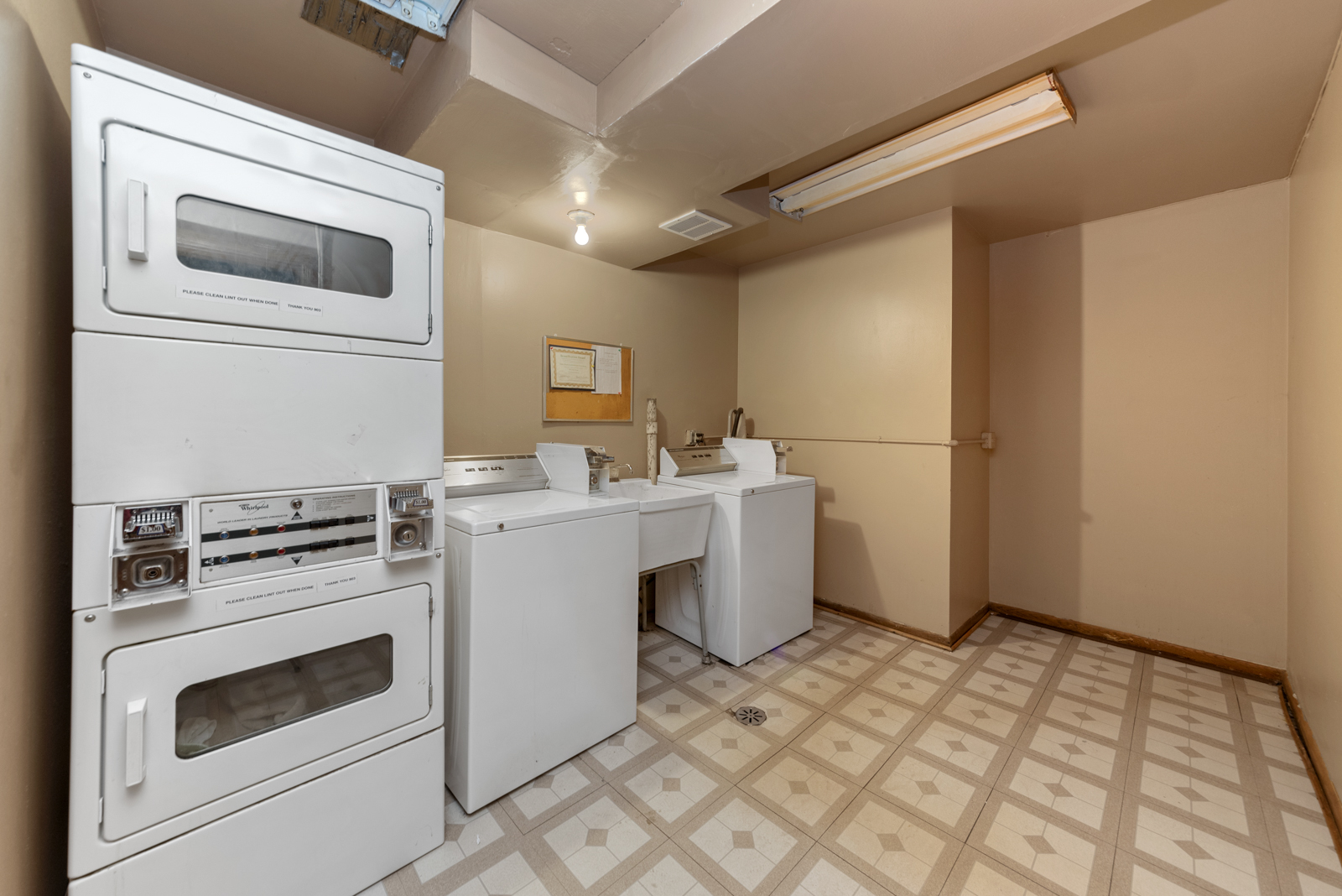 903 Elder Road, Unit 6 Homewood, IL 60430 - Photo 10 of 12 a utility room with dryer and washer