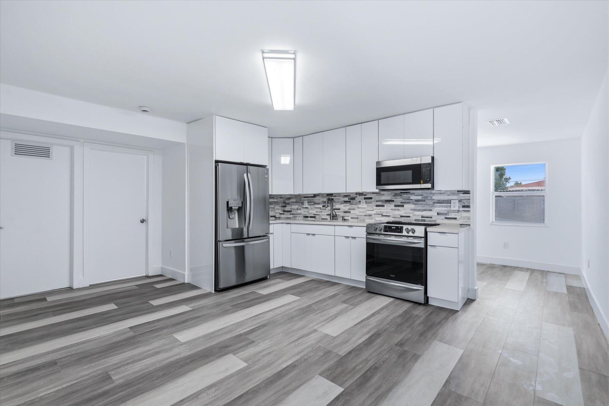 2437 Northwest 97th Street Miami, FL 33147 - Photo 7 of 22 32-32