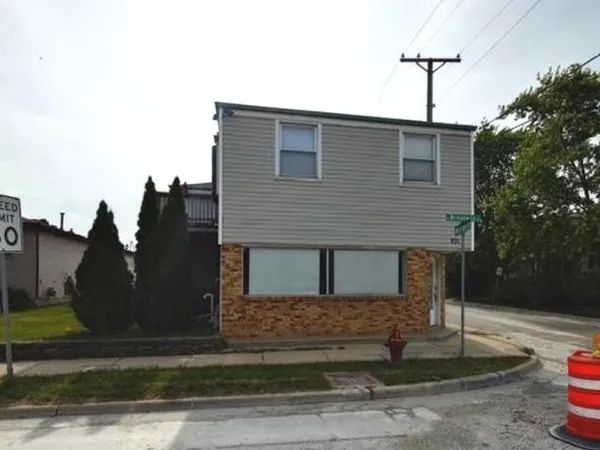 a front view of a house with garage