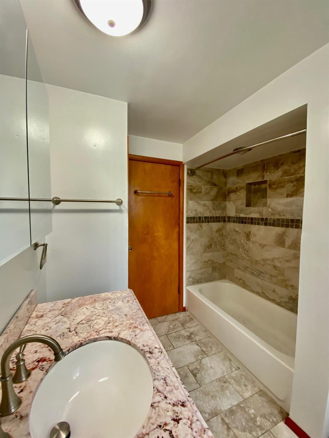 3343 Compton Road Cincinnati, OH 45251 - Photo 11 of 32