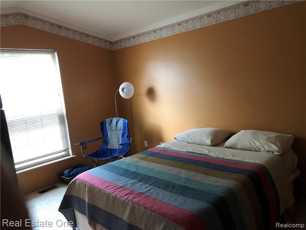 130 Pine Tree Ridge, Unit 4 Waterford, MI 48327 - Photo 14 of 22 IMG_5645.jpg