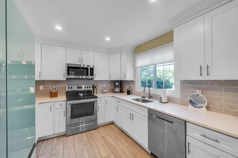$750,000 | 54 Division Avenue, West Sayville, NY 11796