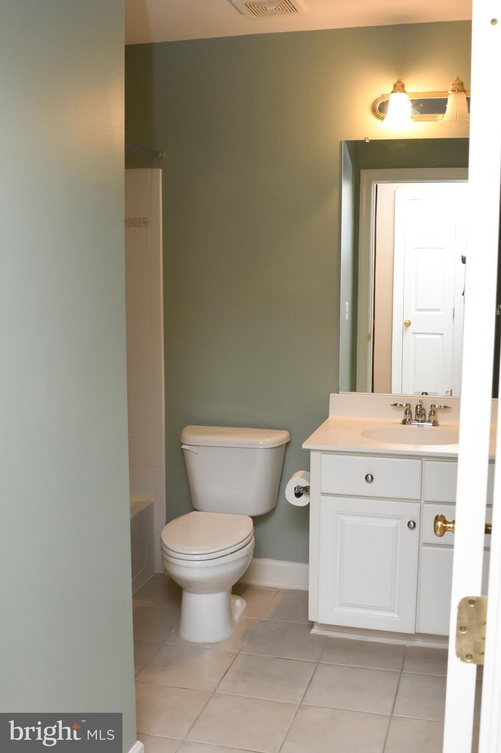 41775 Expectation Square Aldie, VA 20105 - Photo 18 of 30 Bath Room - Upstairs Hallway