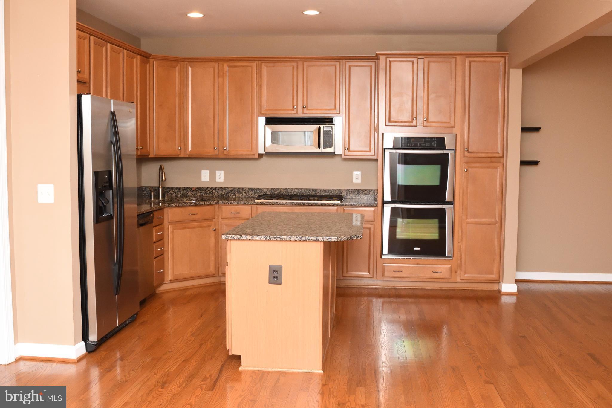 41775 Expectation Square Aldie, VA 20105 - Photo 10 of 30 View of Kitchen from Side Bay Window
