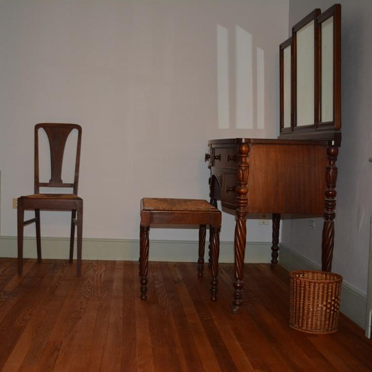 3 Point Road Cape Elizabeth, ME 04107 - Photo 27 of 35 Master. Note the pretty oak floors!
