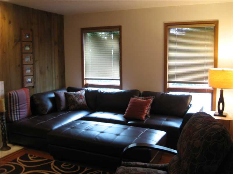 5002 Julia Lane McKees Rocks, PA 15136 - Photo 12 of 15 Family Room.