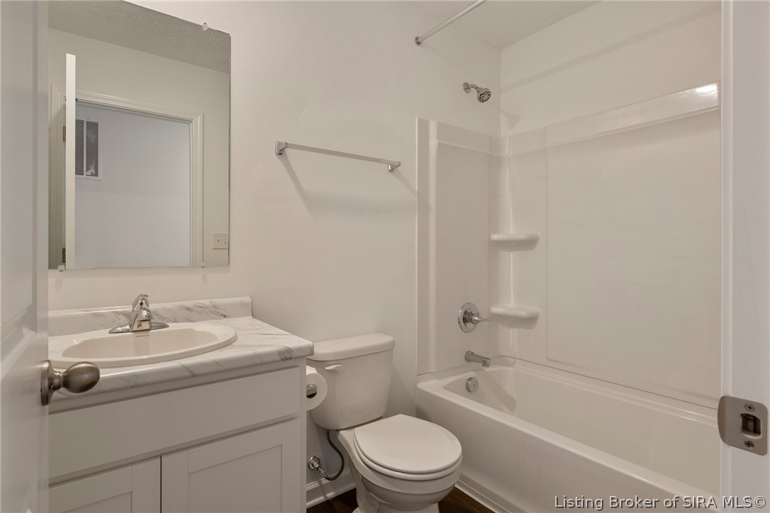 8040 Schrieber Road Floyds Knobs, IN 47119 - Photo 38 of 59 2nd floor hall bath