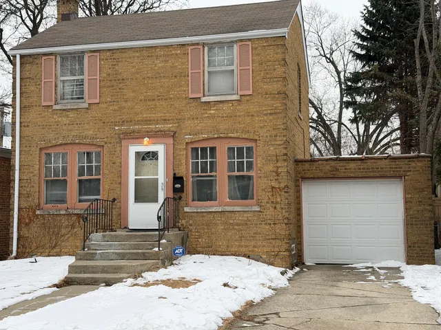 $220,000 | 9349 South Sacramento Avenue, Evergreen Park, IL 60805