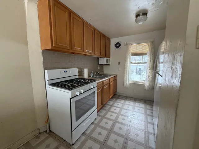 $220,000 | 9349 South Sacramento Avenue, Evergreen Park, IL 60805