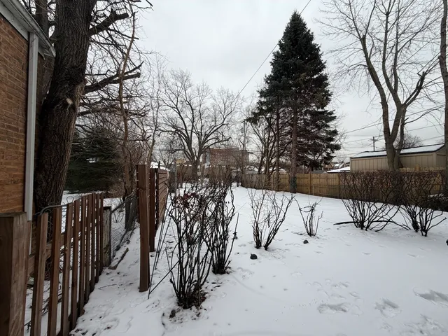 $220,000 | 9349 South Sacramento Avenue, Evergreen Park, IL 60805