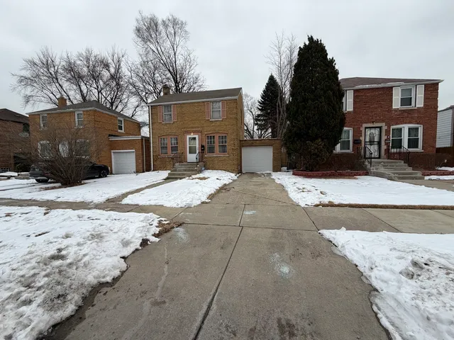 $220,000 | 9349 South Sacramento Avenue, Evergreen Park, IL 60805