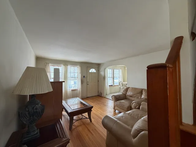 $220,000 | 9349 South Sacramento Avenue, Evergreen Park, IL 60805